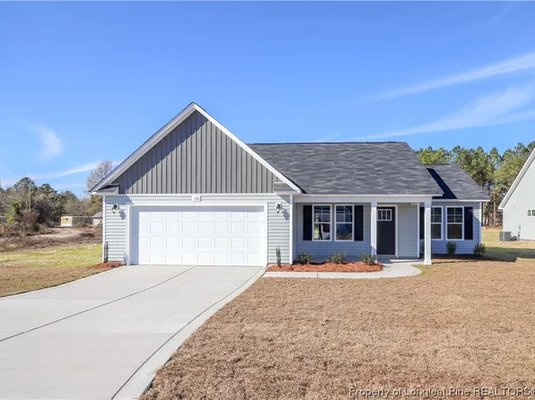 176 Magnolia St, Parkton, NC 28371