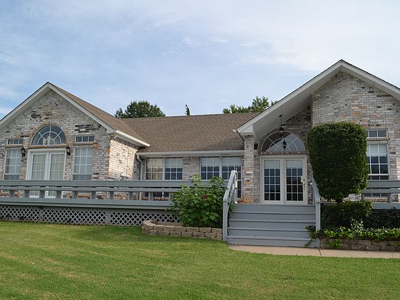 4th image of 2510 N Park Pl