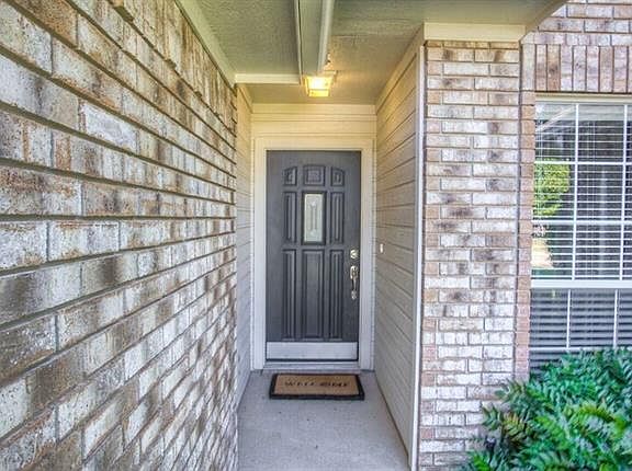 4th image of 829 Sky Creek Ct