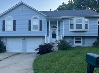 300 NE Fox Trail Dr, Blue Springs, MO 64014