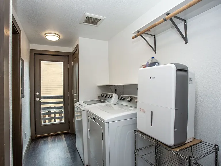 106 Reliance Dr — Photo 22