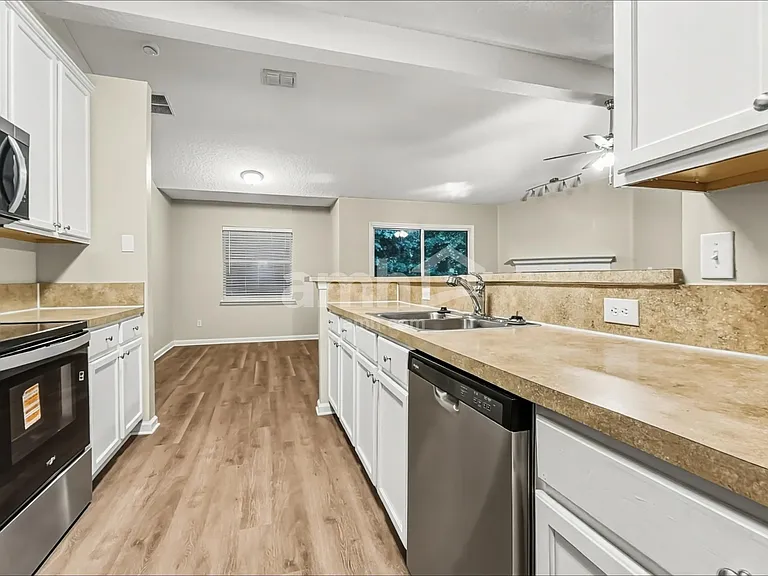 1379 Samantha Cir E — Photo 5
