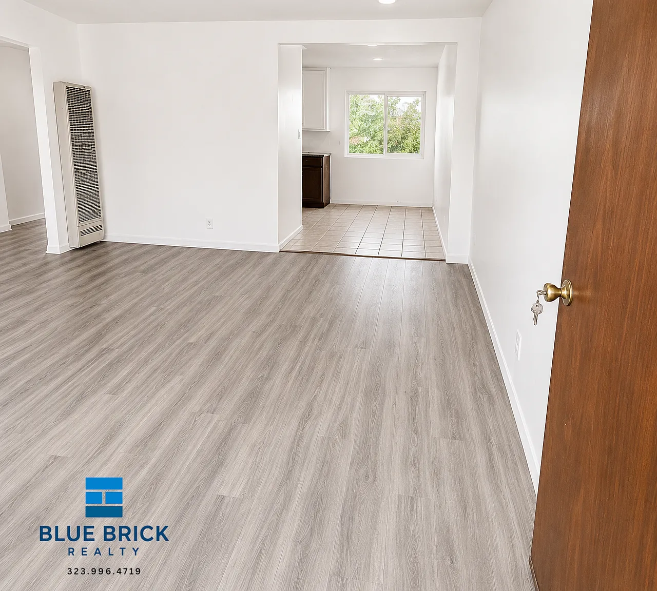 Stylish 2-Bedroom Living Close to Shopping & Transit — Photo 4
