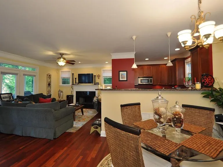 665 Somerset Ter NE — Photo 5