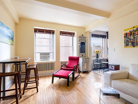 4th image of 433 W 34th St APT 7J