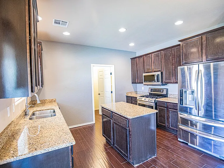 1501 Galway Dr — Photo 14