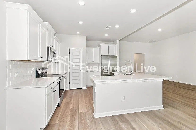 3 bed, 2.0 bath, 1742 sqft, $1,995 — Photo 4