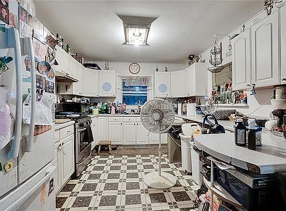 3rd image of 10 2nd St