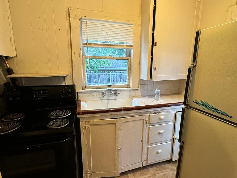 308 W Avenue B #C — Photo 5