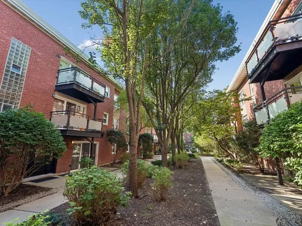 6415 N Damen Ave APT 3W, Chicago, IL 60645