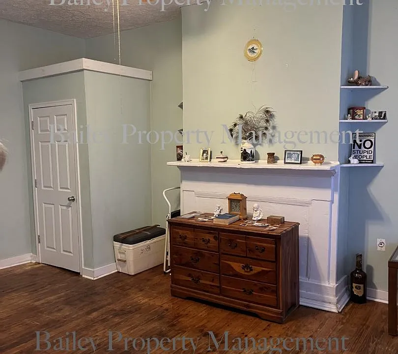 606 Main St #1