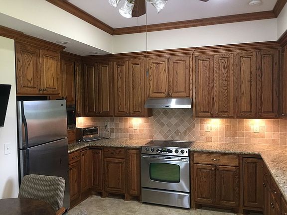 2nd image of 910 Bayou Oak Ln