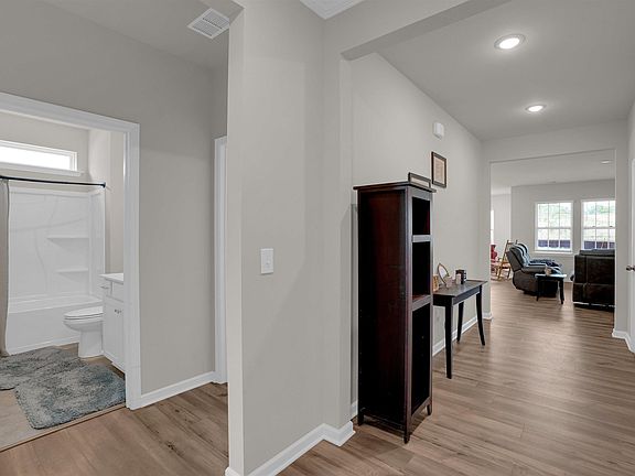 4th image of 120 Federation St