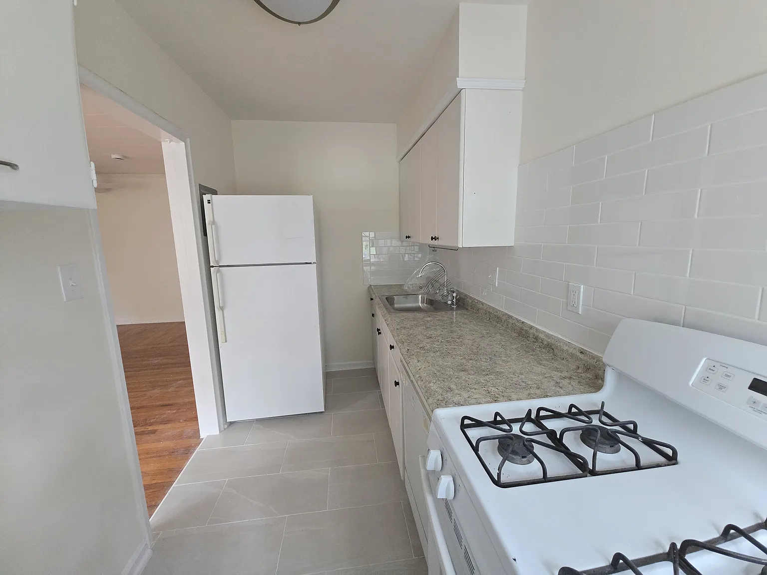 2 bed, 875 sqft, $1,635 — Photo 4