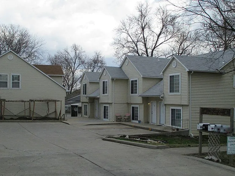 1700 W 5th St — Photo 12