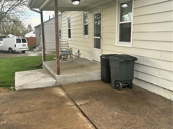 3rd image of 7438 Westview Dr