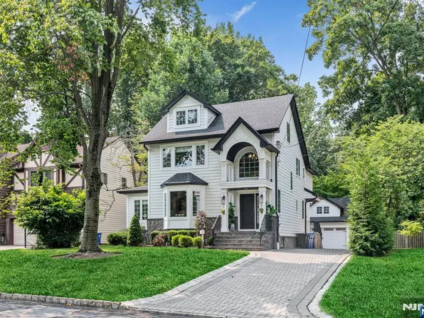52 Bliss Ave, Tenafly, NJ 07670