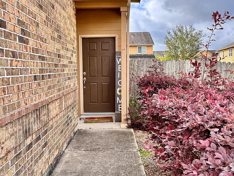3947 Calgary Cir — Photo 2