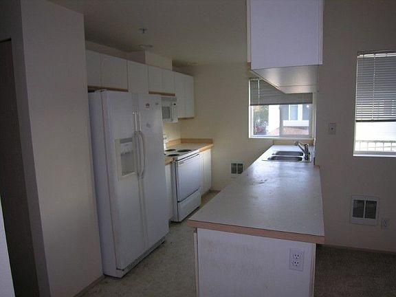 Kitchen, all appliances stay.