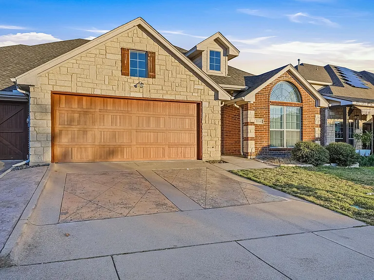 2216 Paige Ct — Photo 2