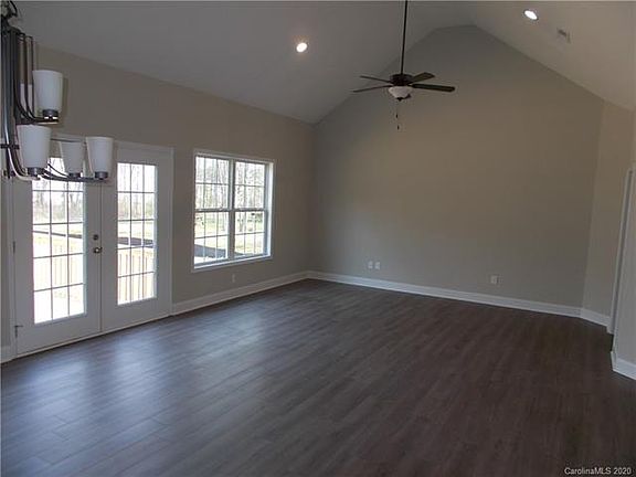 4th image of 611 Schuyler Ave
