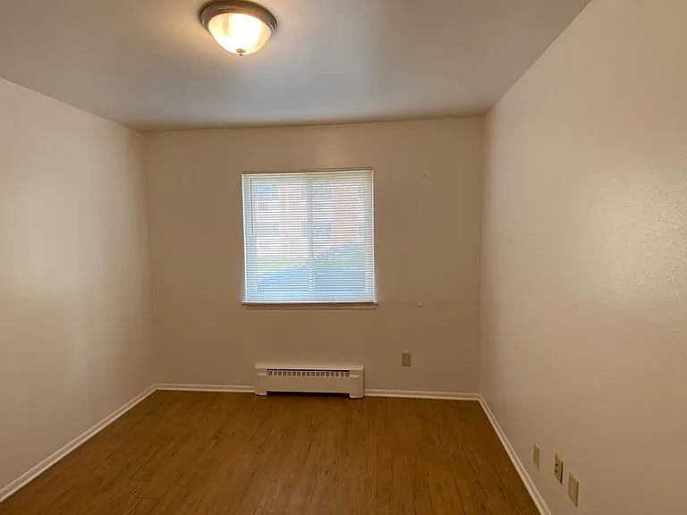 2400 Northwestern Ave — Photo 22