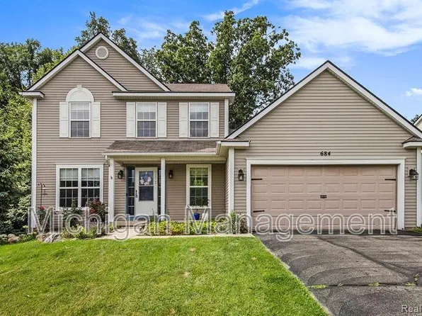 684 Glenlivet St, Howell, MI 48843