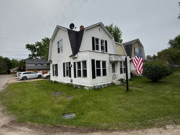 243 Maple St, Redgranite, WI 54970