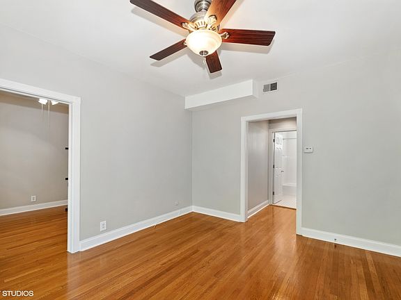 3rd image of 2316 W Byron St #3