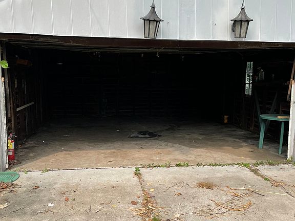 3rd image of 24701 Gardner Ave