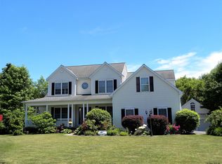 18 Burton Dr, Ballston Lake, NY 12019