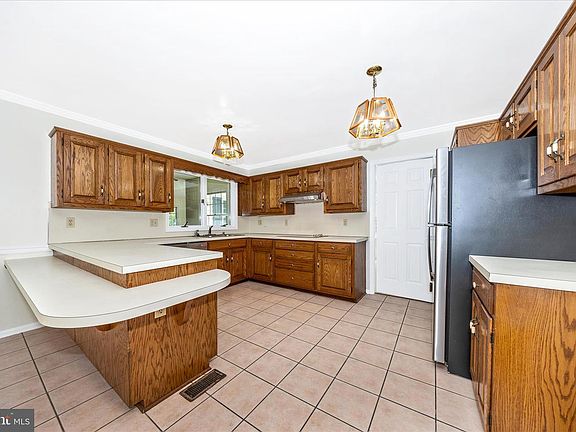 5th image of 509 W Lincoln Ave