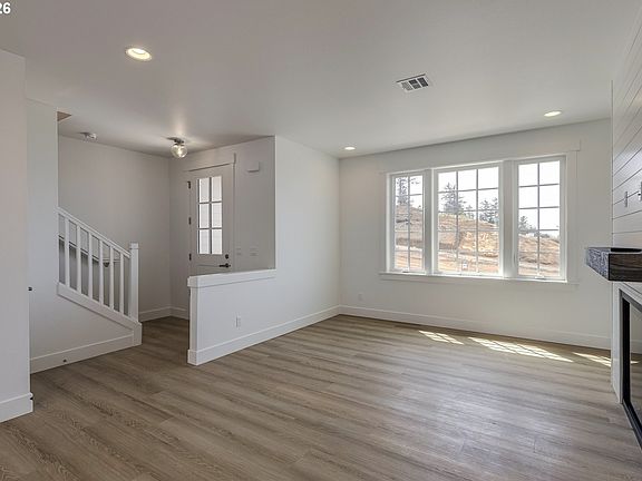 5th image of 413 NE Moonwake Ln