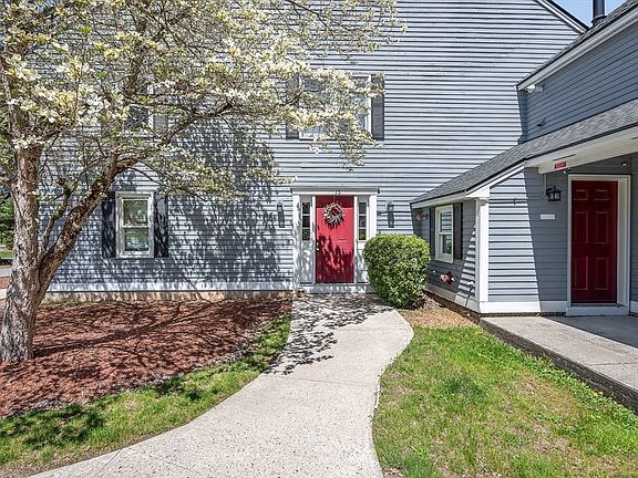 2nd image of 15 Lantern Ln Unit 6