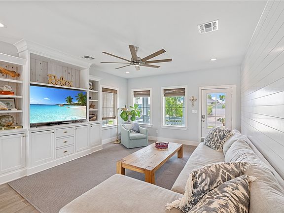 4th image of 145 Beachwalk Ln