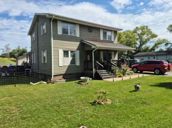 110 Pine Ave, Oak Hill, WV 25901