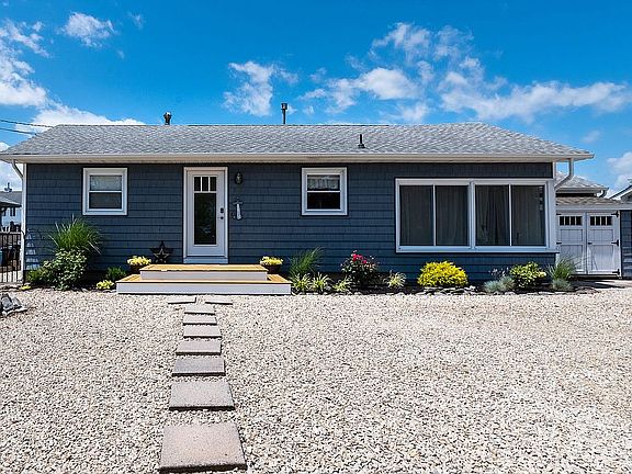 2nd image of 805 Cable Dr