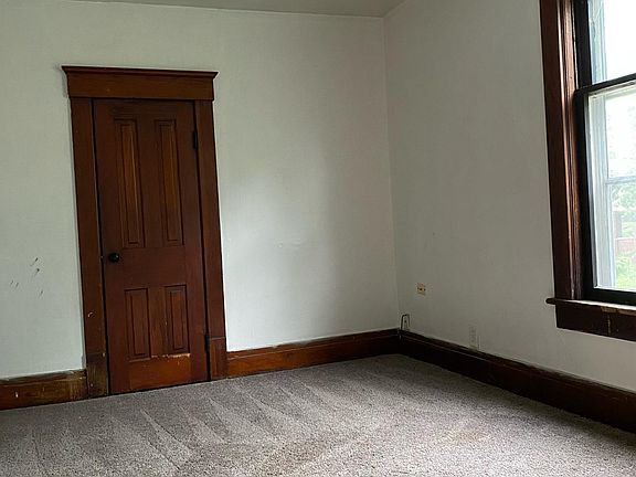 5th image of 646 Crosby St #2