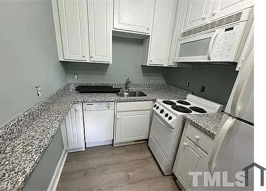 1 bed, 334 sqft, $1,200 — Photo 4