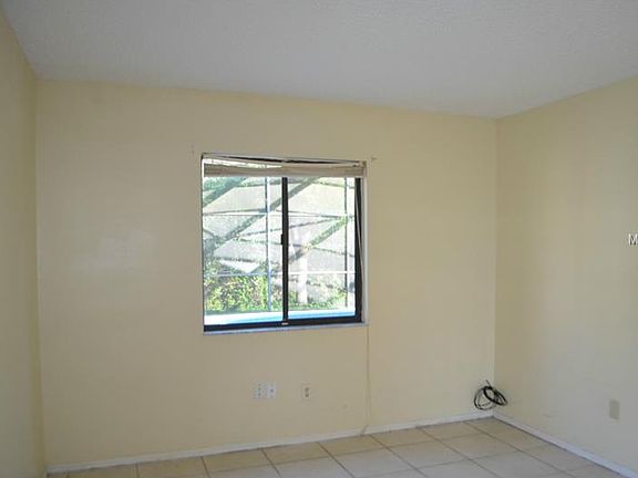 4th image of 136 Coralwood Cir