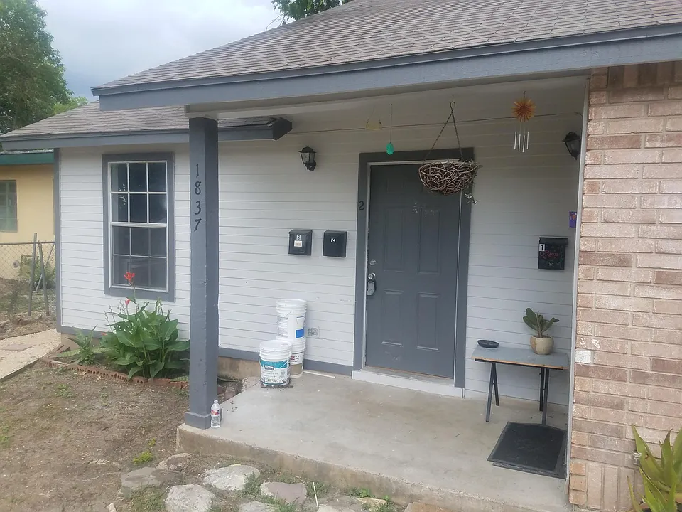 1837 W Woodlawn Ave #2