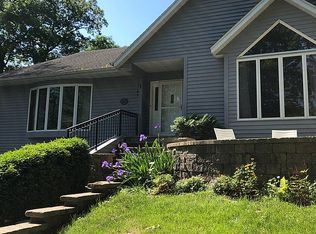 754 Brickley Dr, Fontana, WI 53125