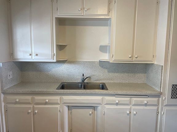 3rd image of 373 Orange Ave