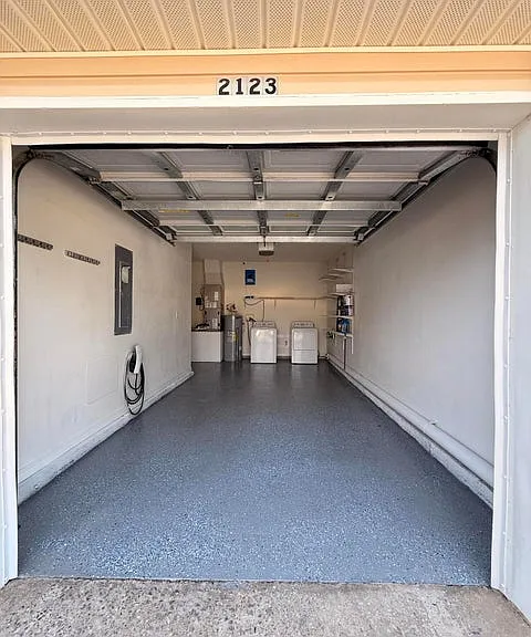 2123 Tom St — Photo 28