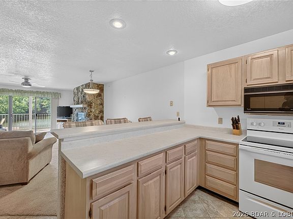3rd image of 611 Lazy Days Rd APT D1
