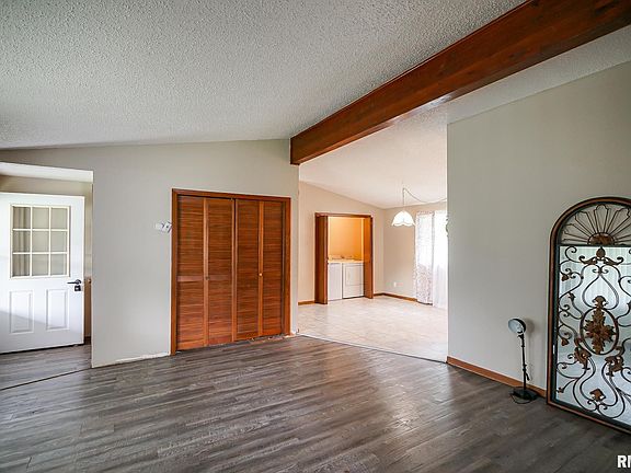 3rd image of 10146 Evergreen Dr