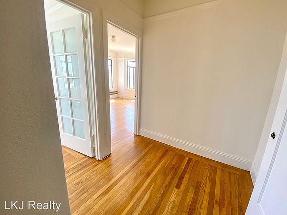 5th image of 2190 Bay St APT 305
