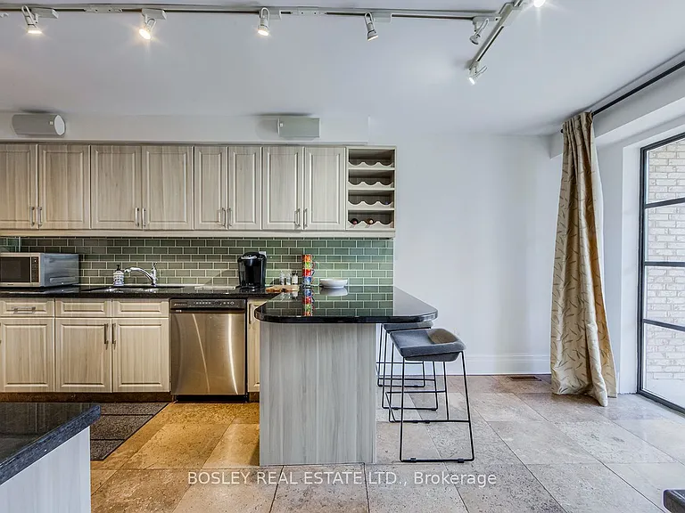 98 Sherwood Ave — Photo 16