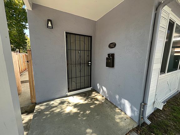 5th image of 2957 Driftwood Dr #2957