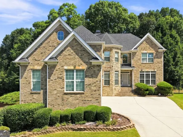 8915 Maple Run Trl, Gainesville, GA 30506
